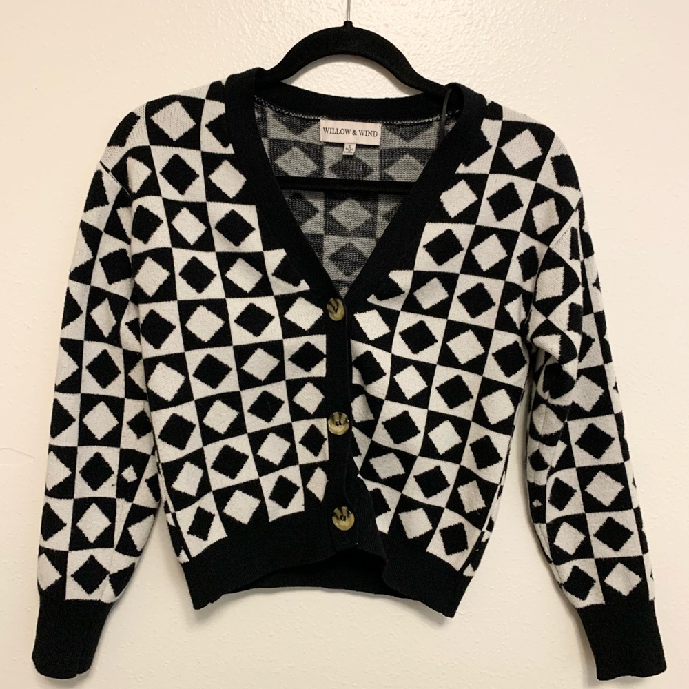 Willow and Wind Black and White Geometric Sweater Small